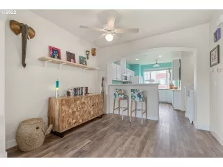 Photo #6: 22413536 Listing