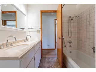 Photo #3: 22413893 Listing 