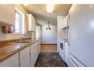 Photo #5: 22413893 Listing 