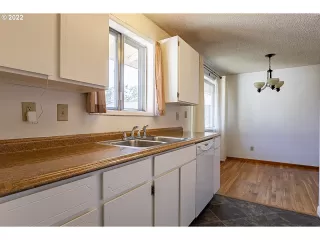 Photo #6: 22413893 Listing 