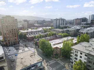 Photo #5: 22414244 Listing