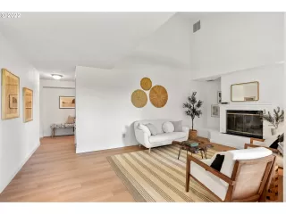 Photo #4: 22414346 Listing