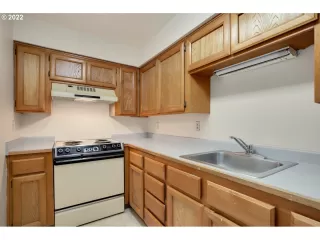 Photo #4: 22414453 Listing