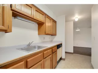 Photo #5: 22414453 Listing