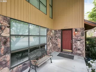 Photo #2: 22414543 Listing