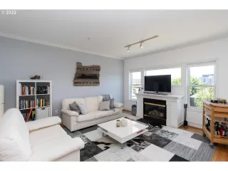 Photo #3: 22415088 Listing