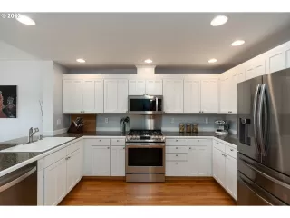 Photo #6: 22415088 Listing