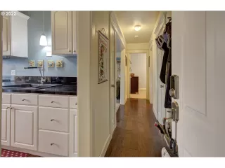 Photo #6: 22416222 Listing