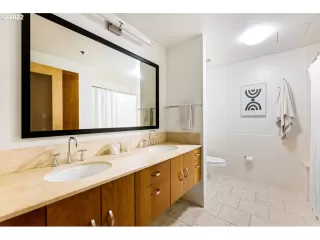 Photo #4: 22416244 Listing