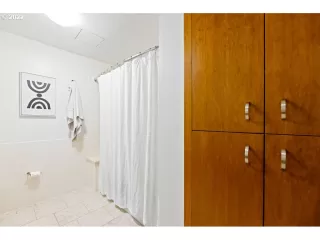 Photo #5: 22416244 Listing