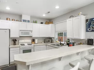 Photo #5: 22416717 Listing