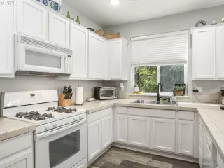 Photo #6: 22416717 Listing