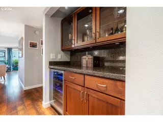 Photo #5: 22417616 Listing