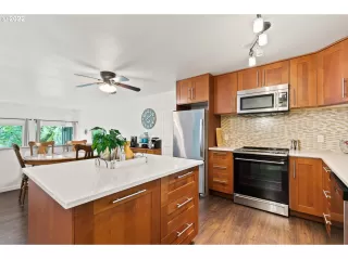 Photo #4: 22417651 Listing