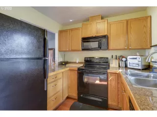 Photo #4: 22417904 Listing