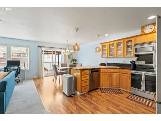 Photo #4: 22418532 Listing