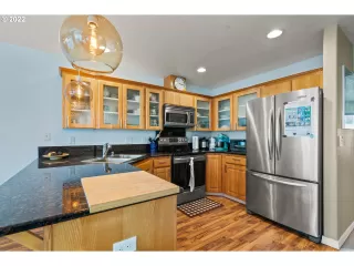 Photo #5: 22418532 Listing