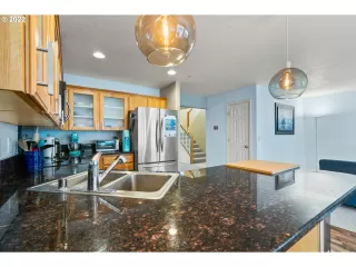 Photo #6: 22418532 Listing