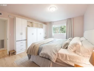 Photo #5: 22418689 Listing