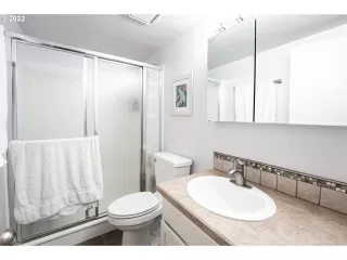 Photo #6: 22418689 Listing