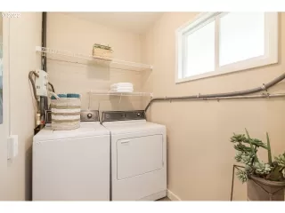 Photo #4: 22419301 Listing