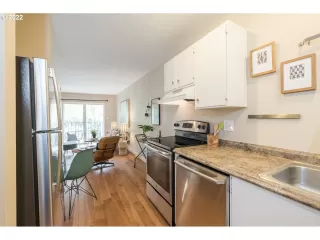 Photo #6: 22419301 Listing