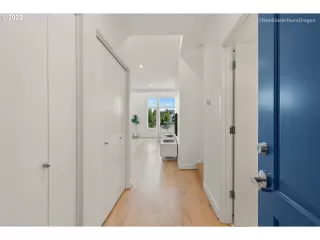 Photo #4: 22419956 Listing