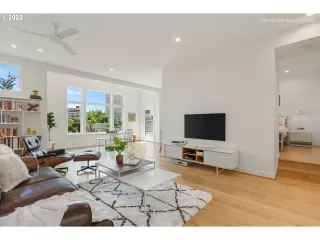 Photo #6: 22419956 Listing