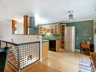 Photo #6: 22419982 Listing