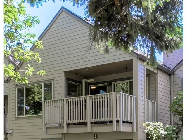 MLS: 22420266 Condo For Sale