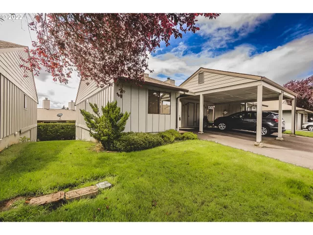 MLS: 22420886 Condo For Sale