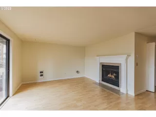 Photo #6: 22420886 Listing