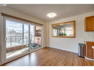 Photo #3: 22421352 Listing