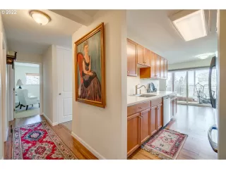 Photo #4: 22421352 Listing