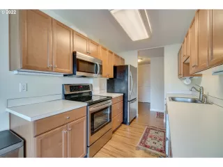 Photo #6: 22421352 Listing