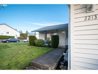 Photo #3: 22422024 Listing