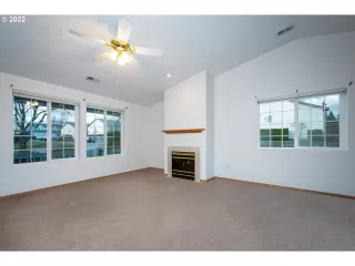 Photo #4: 22422024 Listing