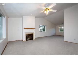 Photo #5: 22422024 Listing