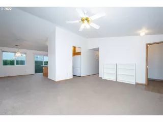 Photo #6: 22422024 Listing