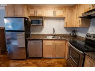 Photo #6: 22422140 Listing