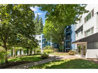 Photo #4: 22422156 Listing