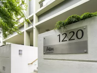 Photo #4: 22423167 Listing