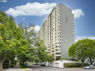 Photo #5: 22423167 Listing