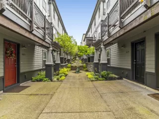 Photo #5: 22423374 Listing