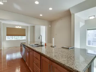 Photo #5: 22424194 Listing