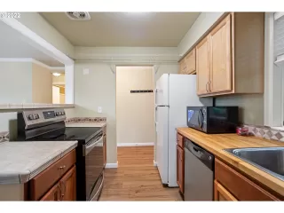 Photo #6: 22424397 Listing