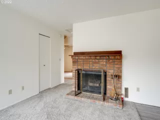 More Details about MLS # 22425556 : 1625 SE NEHALEM ST 8