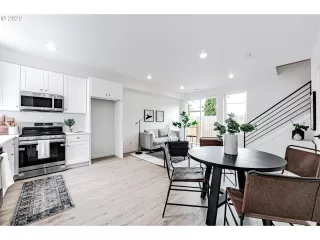 Photo #4: 22426415 Listing