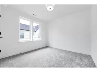 Photo #6: 22426415 Listing