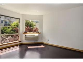 Photo #4: 22426445 Listing